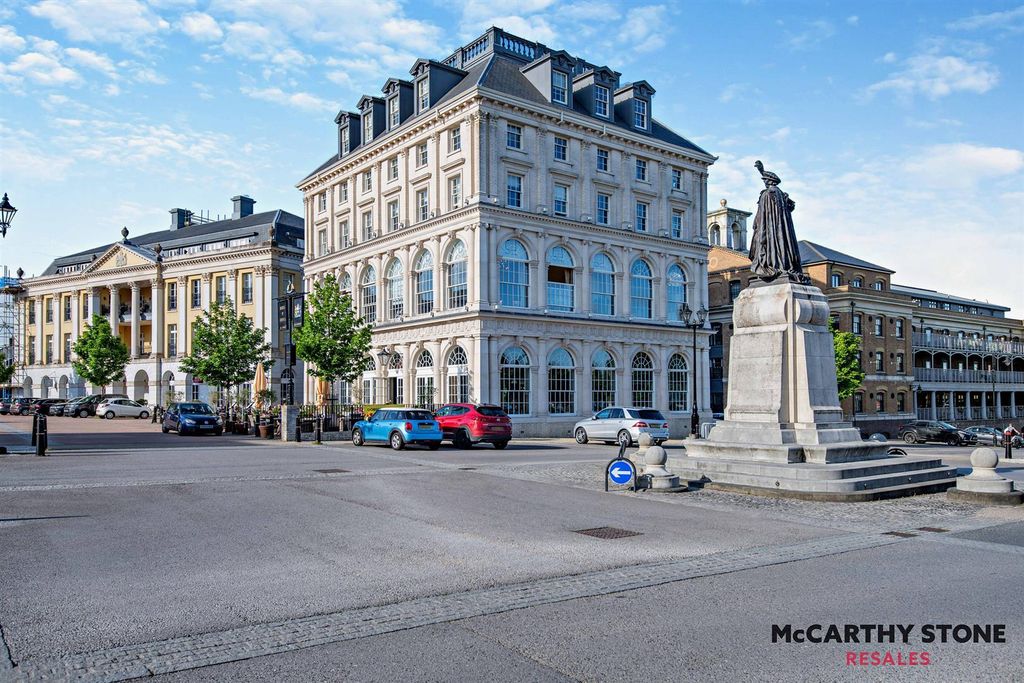 Property photo 2 of 19 Bowes Lyon Court