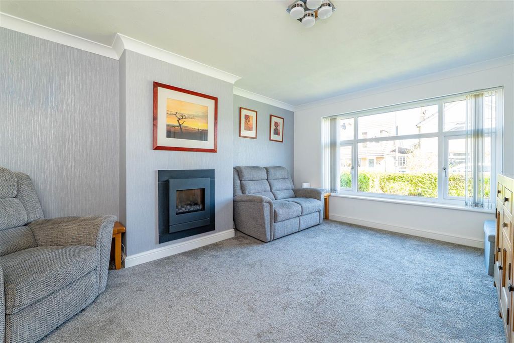 Property photo 2 of 24 Lounge