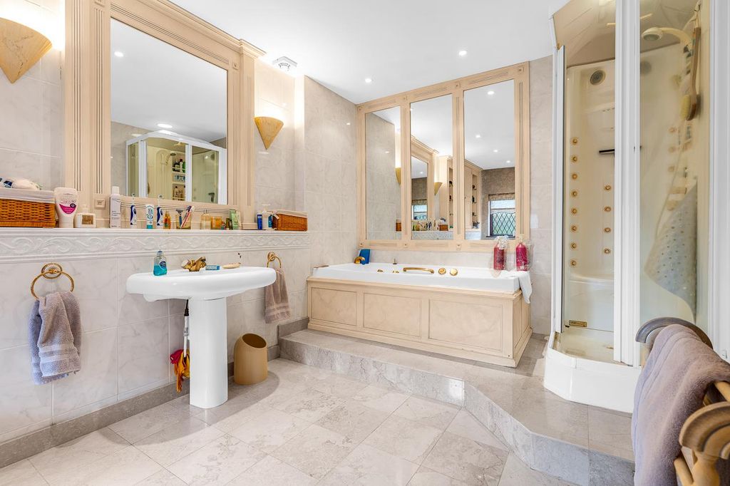 Additional image 21 of 6 bed property for saleWare Park, Ware SG12