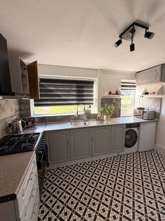 Property photo 3 of 13 Kitchen