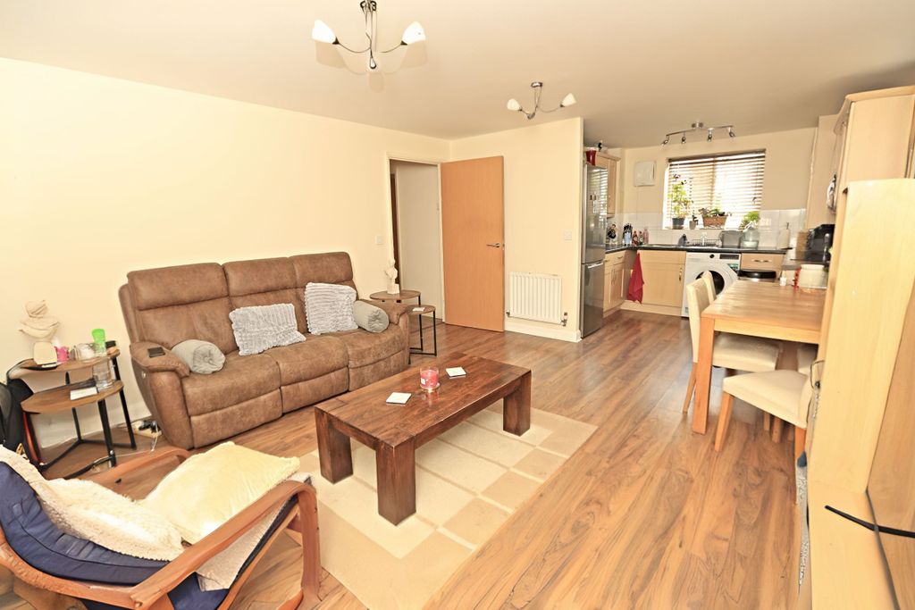 2 bed flat for saleThomas Neame Avenue, Faversham ME13 photo 5