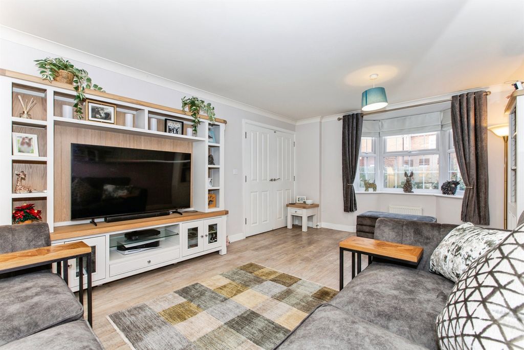 Property photo 2 of 21