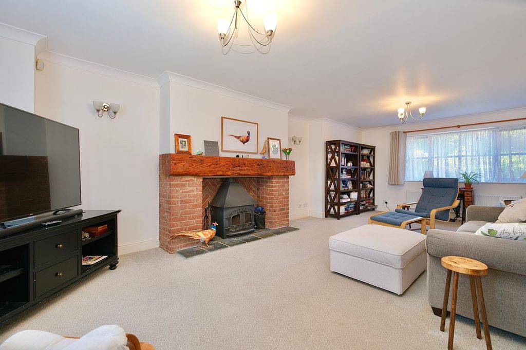 Property photo 2 of 11