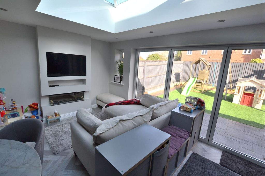 Property photo 3 of 43