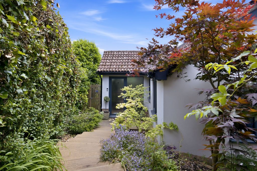 Property photo 3 of 23