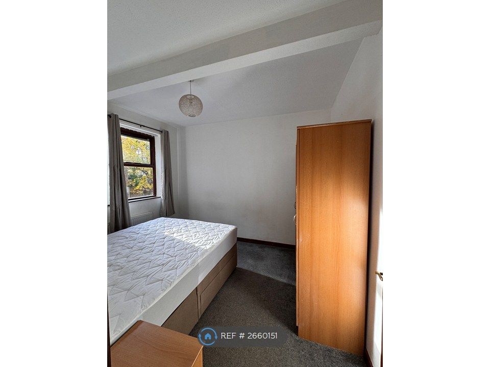 Property photo 2 of 14 Main Bedroom