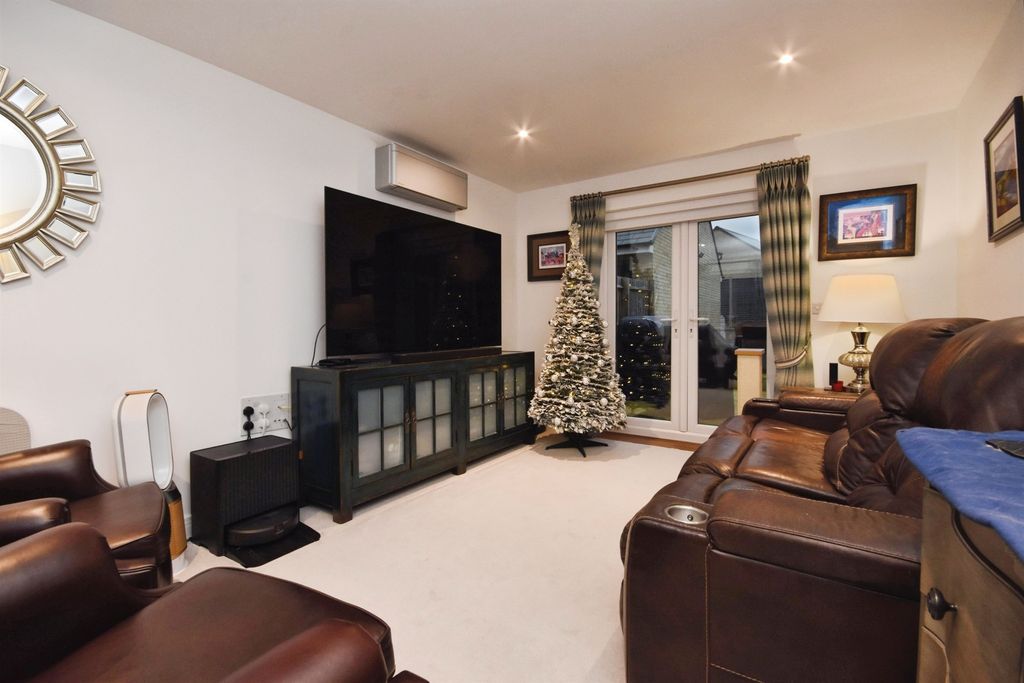 Property photo 2 of 19