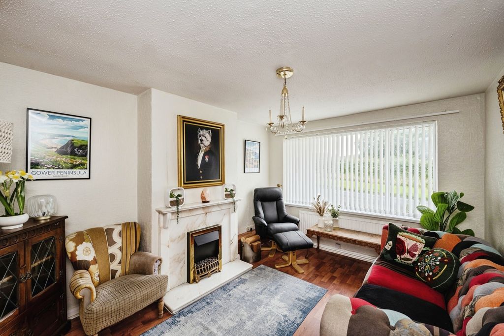 Property photo 2 of 17 Photo