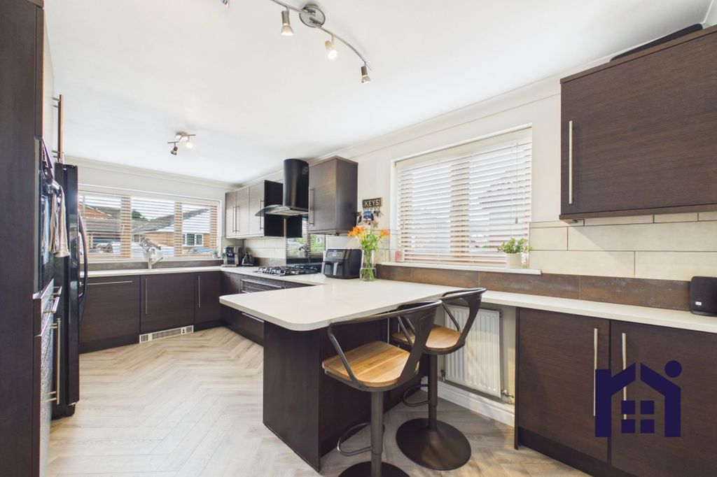 Property photo 3 of 22 Breakfast Kitchen