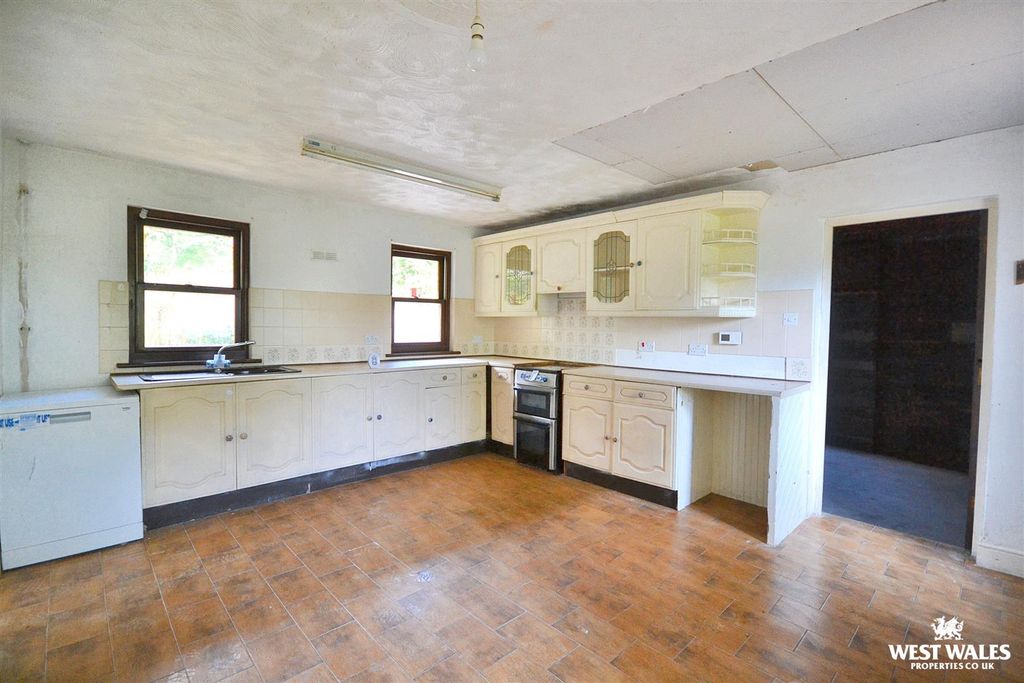Property photo 2 of 21 Kitchen