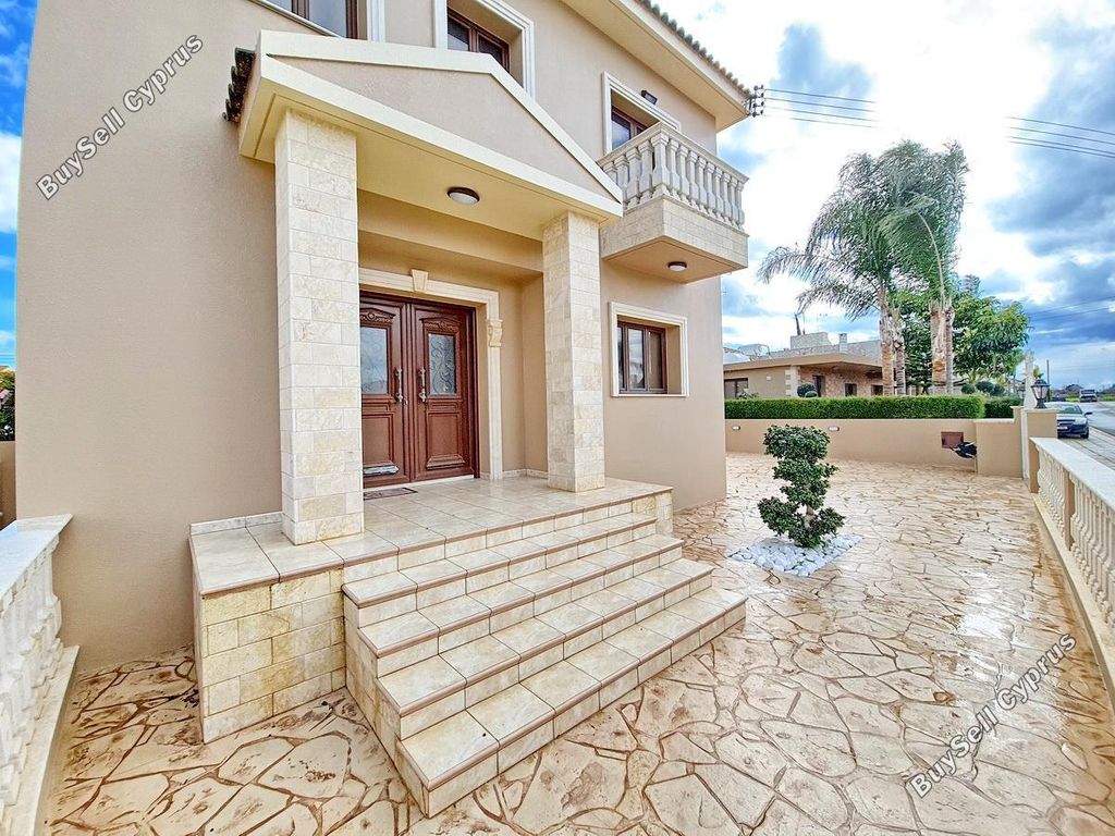 Property photo 3 of 38