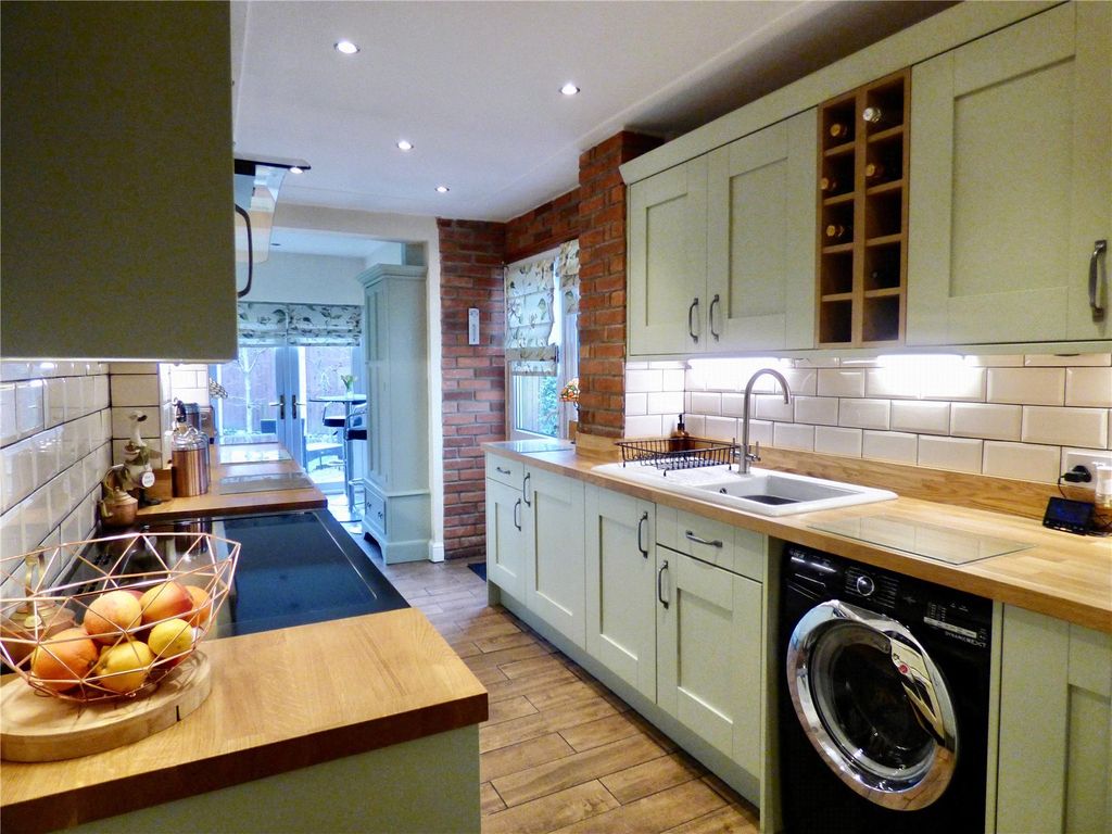 Property photo 3 of 23 Breakfast Kitchen