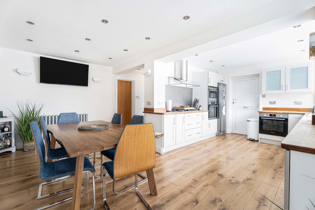 Property photo 2 of 24 Kitchen/Diner