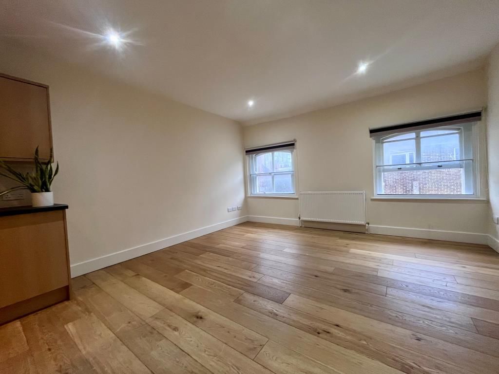 Property photo 3 of 8 Lounge