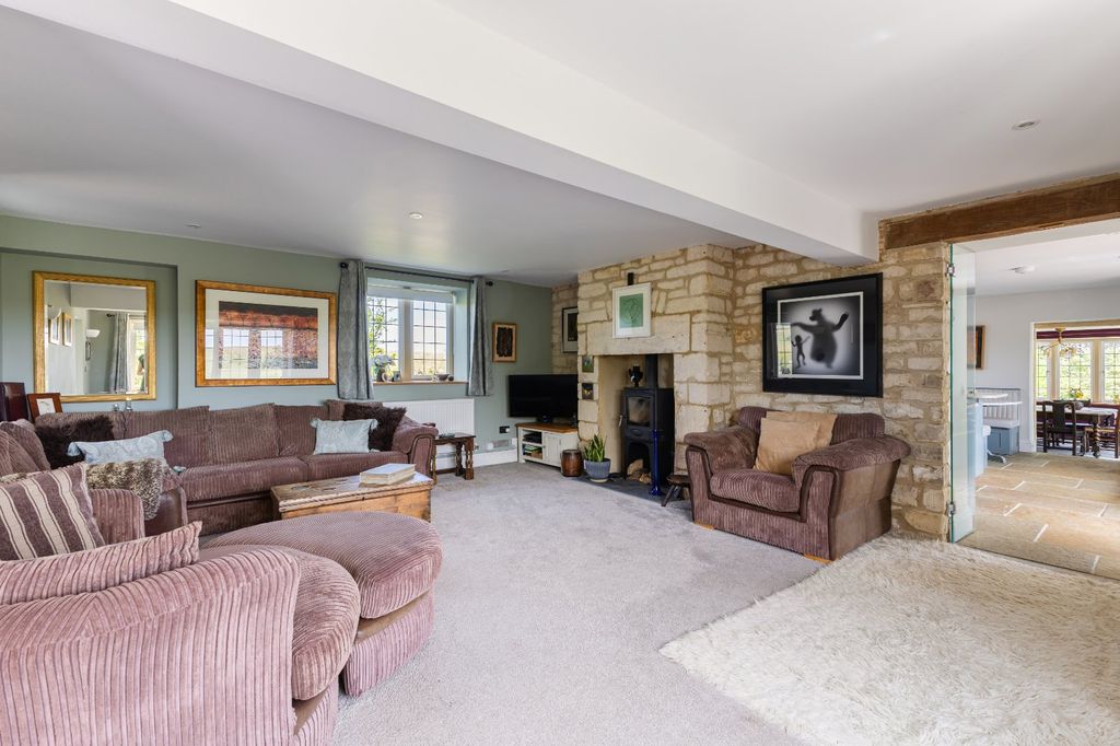 Property photo 3 of 22 Sitting Room