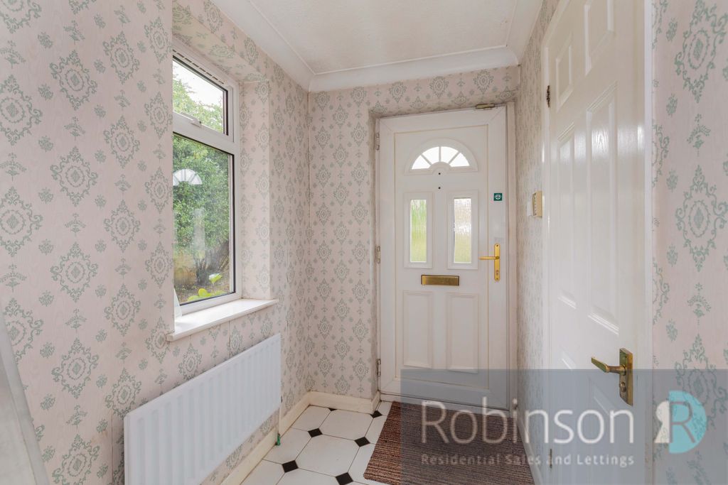 Property photo 3 of 17 26 Webster Close-7