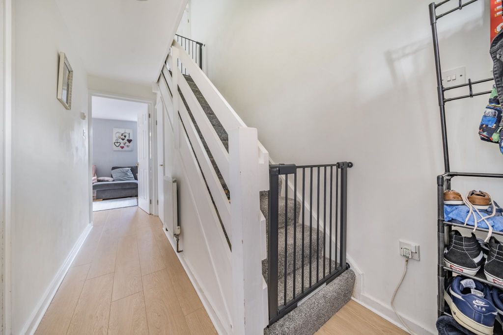 Property photo 2 of 16 667497_1_003