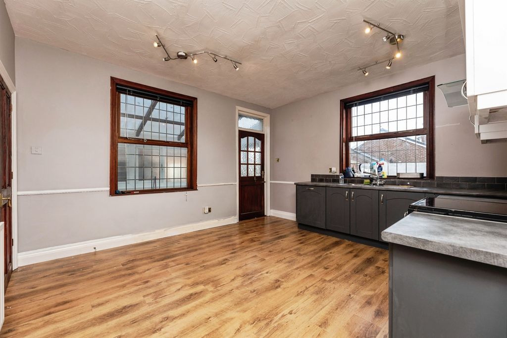 Property photo 3 of 21