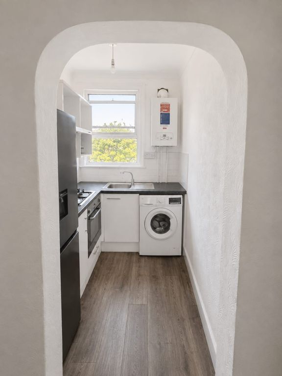 Property photo 2 of 7 3A359A5E-d8F7-4A2c-Bfc9-d6c637Cabb7B