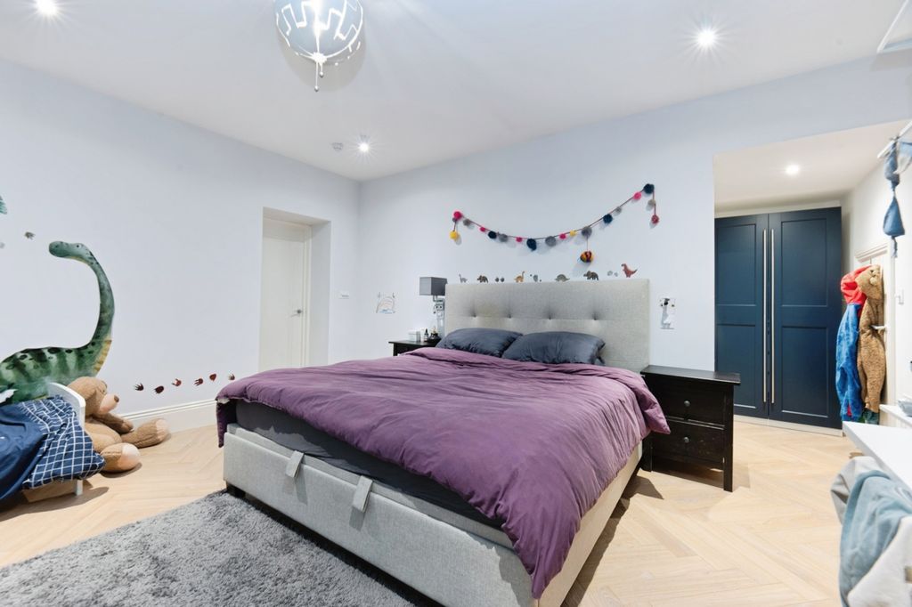 Additional image 6 of 3 bed flat for saleEpsom Road, Guildford, Surrey GU1