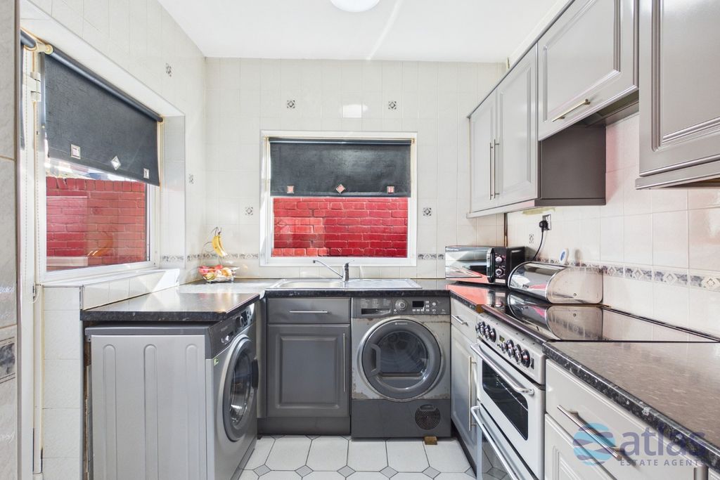 Property photo 3 of 21 Kitchen