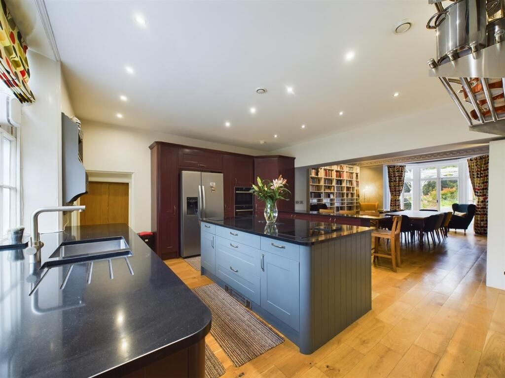Property photo 2 of 35