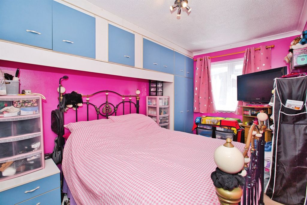 Property photo 3 of 12