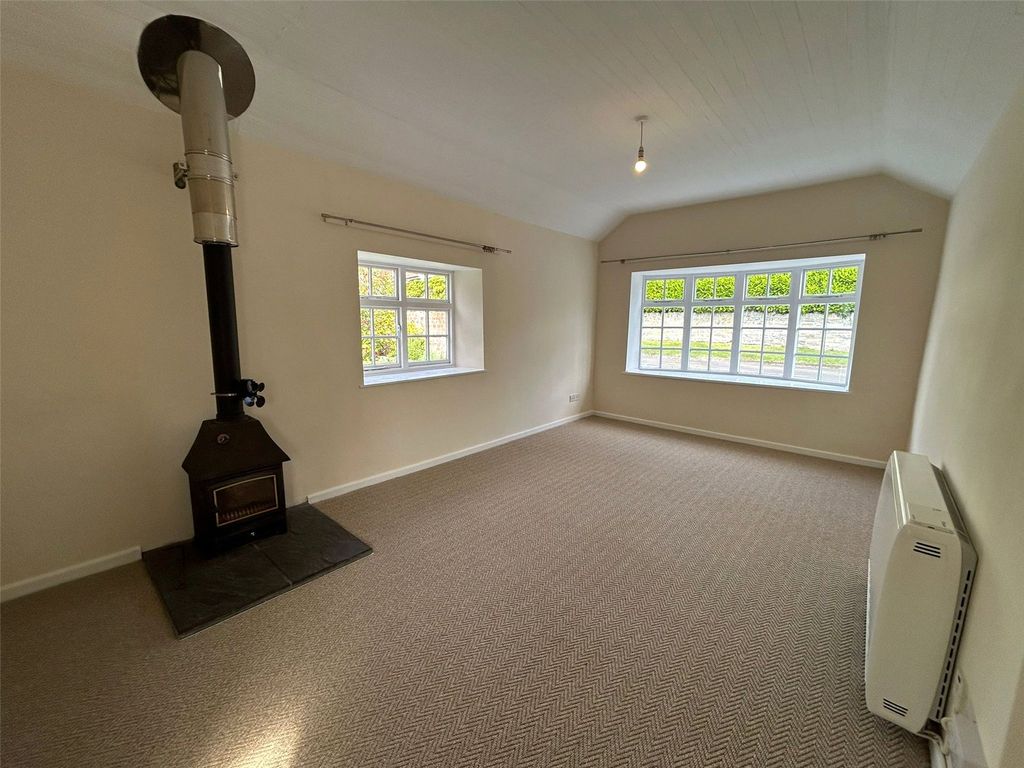 Property photo 2 of 12 Picture No. 76