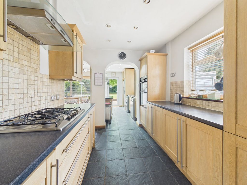 Property photo 3 of 18 Kitchen