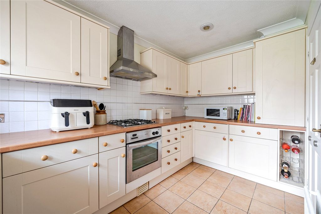 Property photo 2 of 16 Picture No. 18