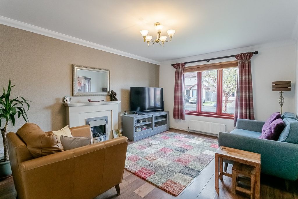 Property photo 2 of 28