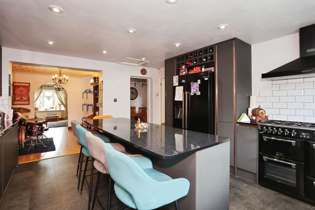 Property photo 3 of 14 Kitchen
