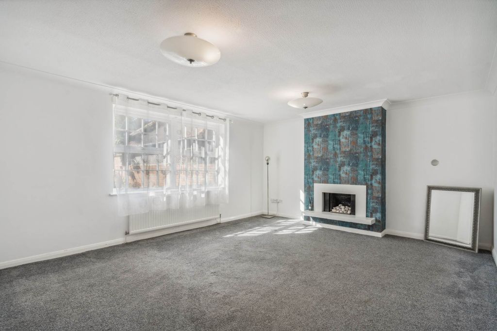 Property photo 2 of 21