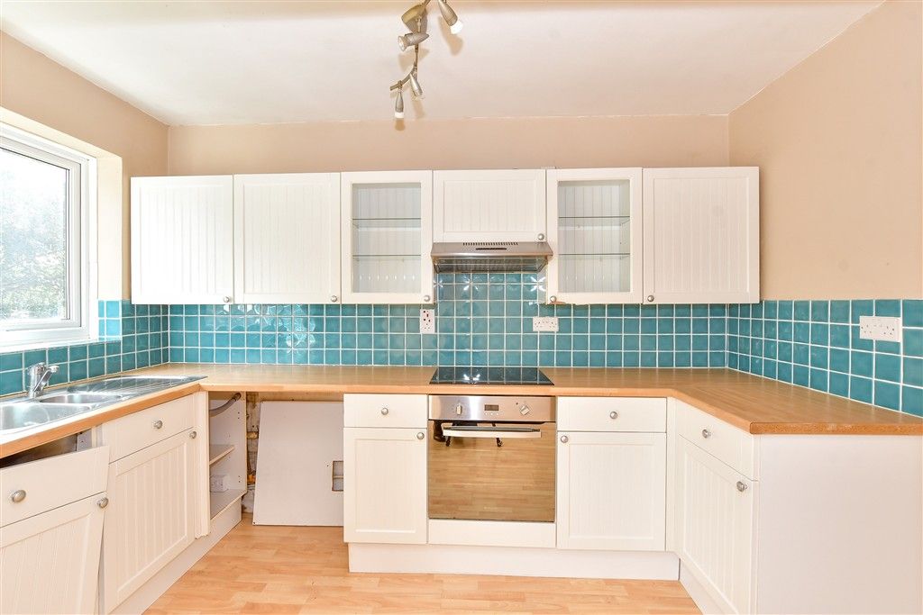 Property photo 2 of 8 Kitchen