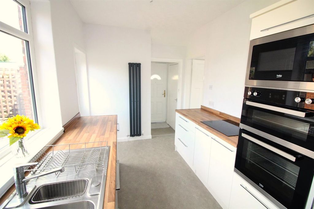 Property photo 2 of 13 Kitchen