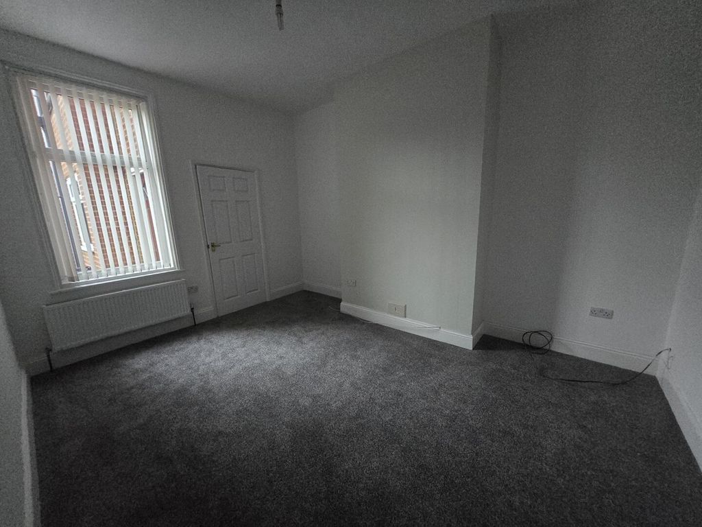 Property photo 2 of 7 Bedroom