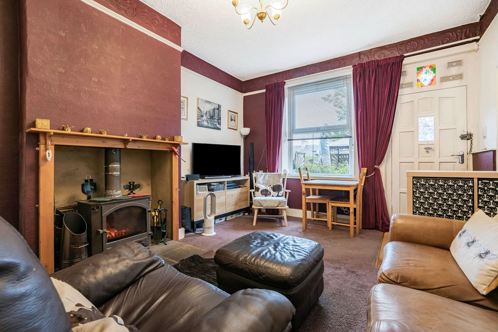 Property photo 2 of 27