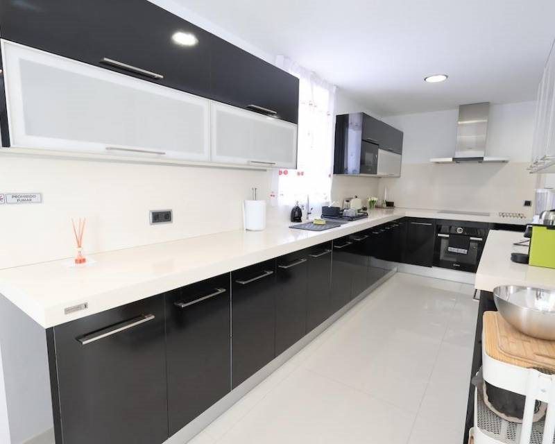 Property photo 2 of 34
