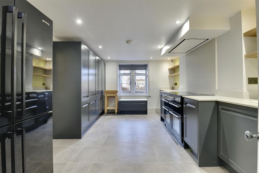 Property photo 1 of 35 Ad6D3222-D4D9-4353-801A-Bb198330C5F9_1_201_A.Jpeg