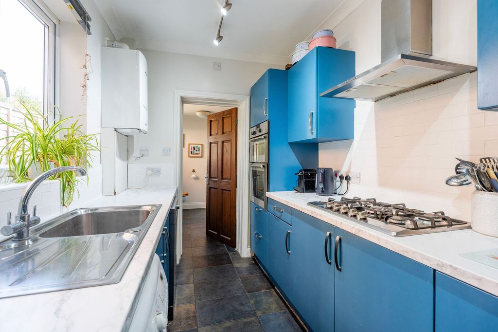 Property photo 2 of 21