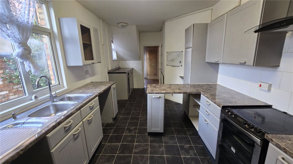 Property photo 2 of 21 Picture No. 16