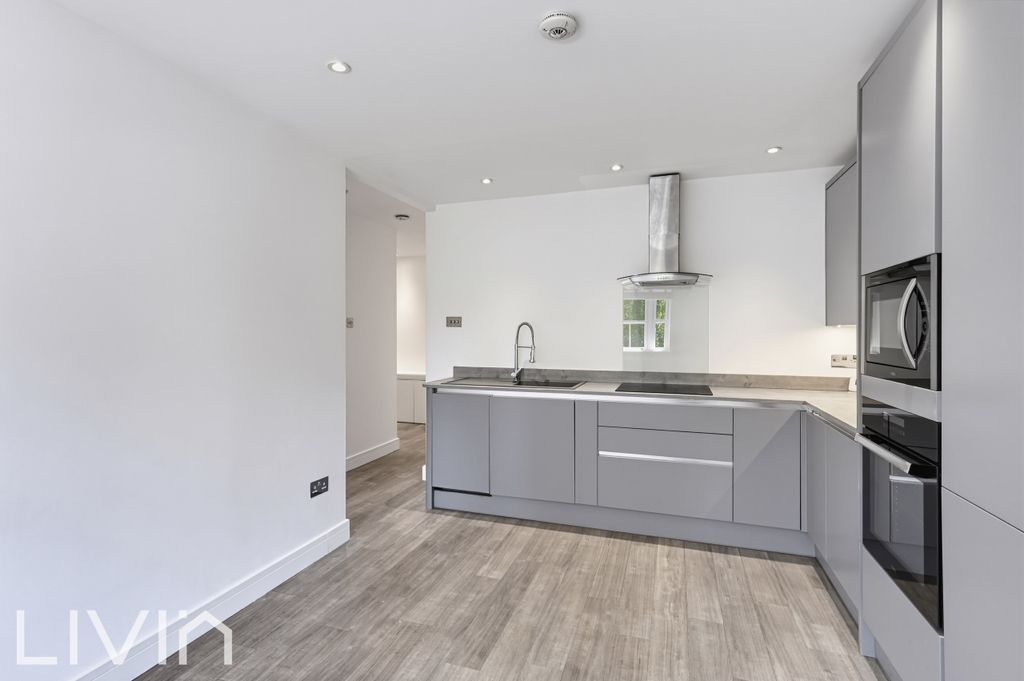 Property photo 2 of 11 5