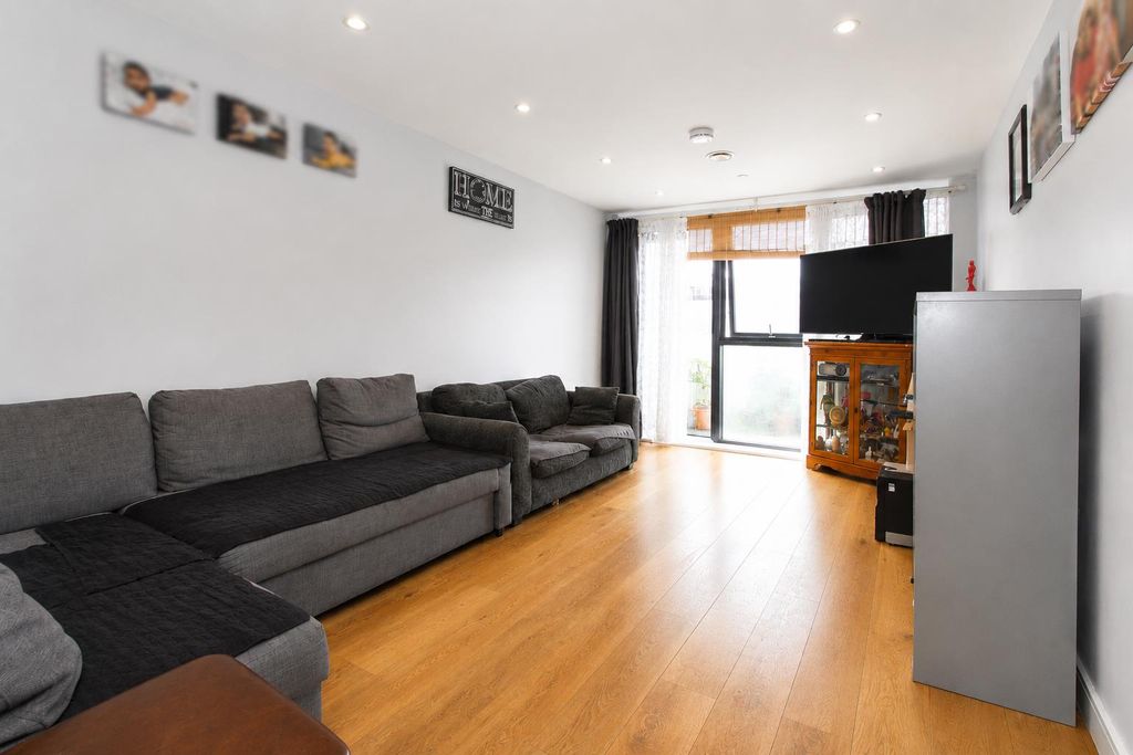Property photo 2 of 14 Lounge.Png