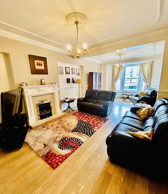 Property photo 3 of 15 Lounge