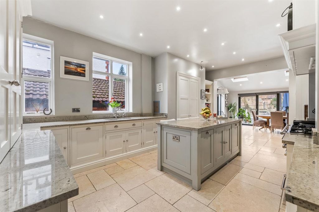 Property photo 3 of 40 Image 3