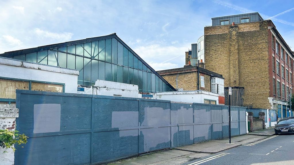 Property photo 2 of 2 Wellesley Av Hammersmith W6 Office E2.Jpg