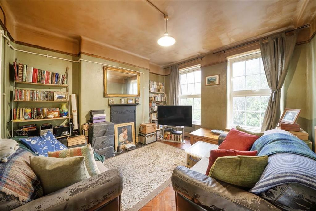 Property photo 2 of 6