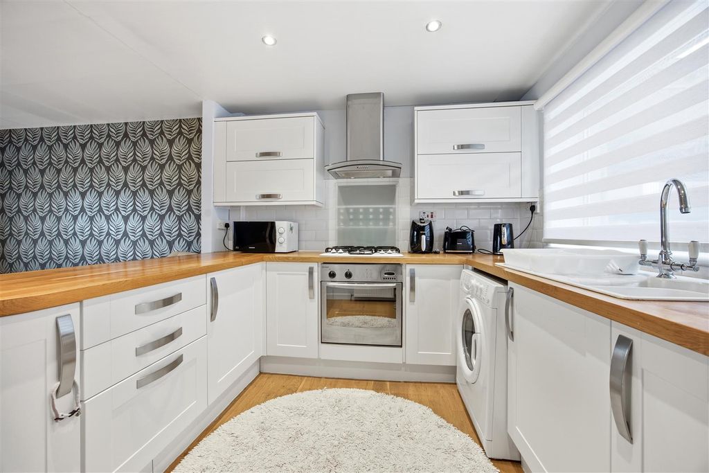 Property photo 2 of 12 08-43D_Cowgate_Kirkintilloch_008.Jpg