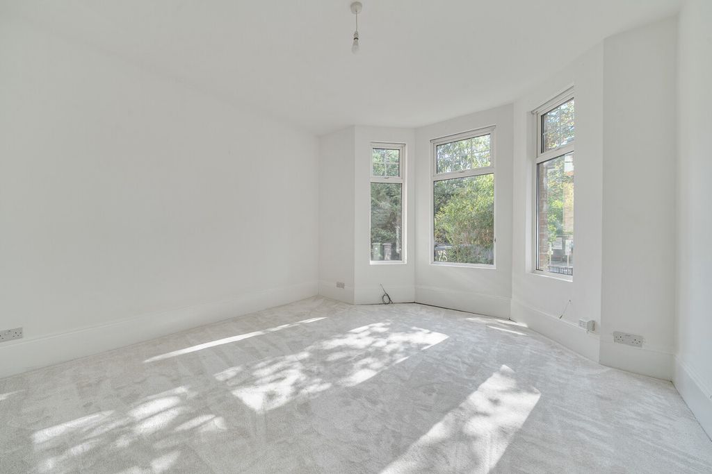 Property photo 2 of 13 1511192-12-6A86Bc...