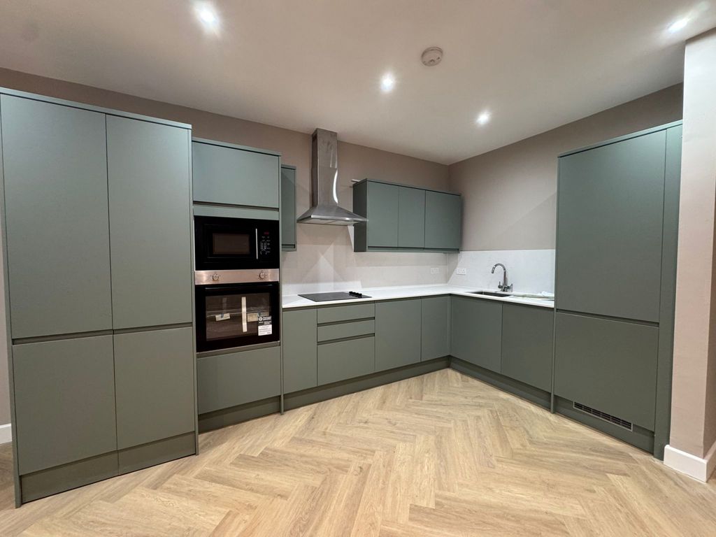 Property photo 1 of 5 2 Bed Bungalow To Rent High Road, London N12